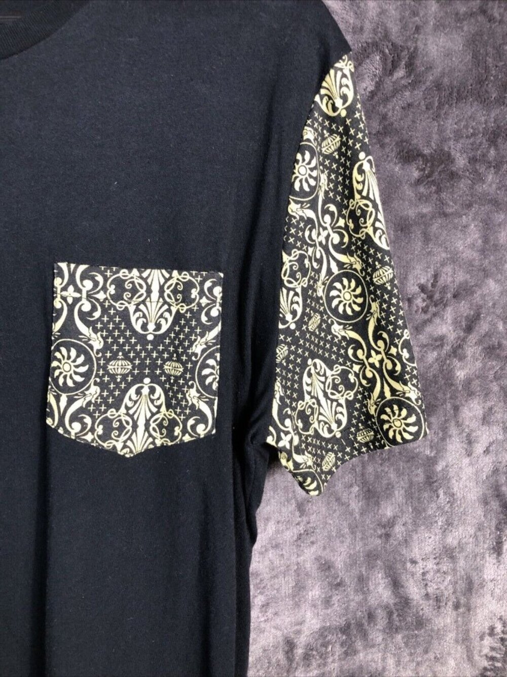 2 Men Men’s Pocket Tee Shirt Two Toned Black Yellow Geo Print Shirt Size L - Picture 4 of 8